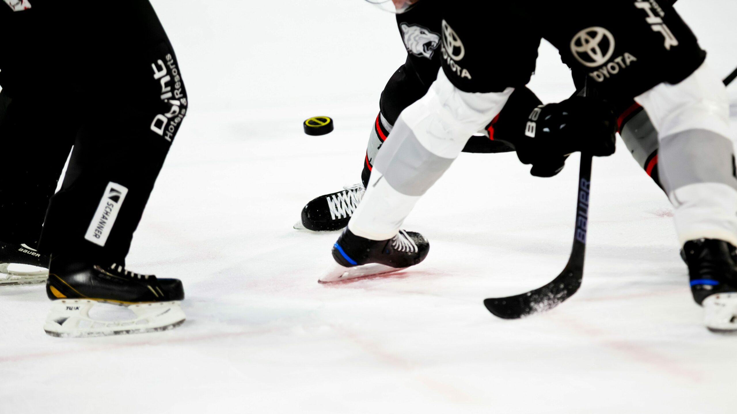  Materialien eines Eishockey-Pucks