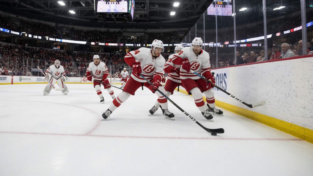 Dump and Chase beim Eishockey – Begriffserklärung, Daten und Fakten 1 Dump and Chase